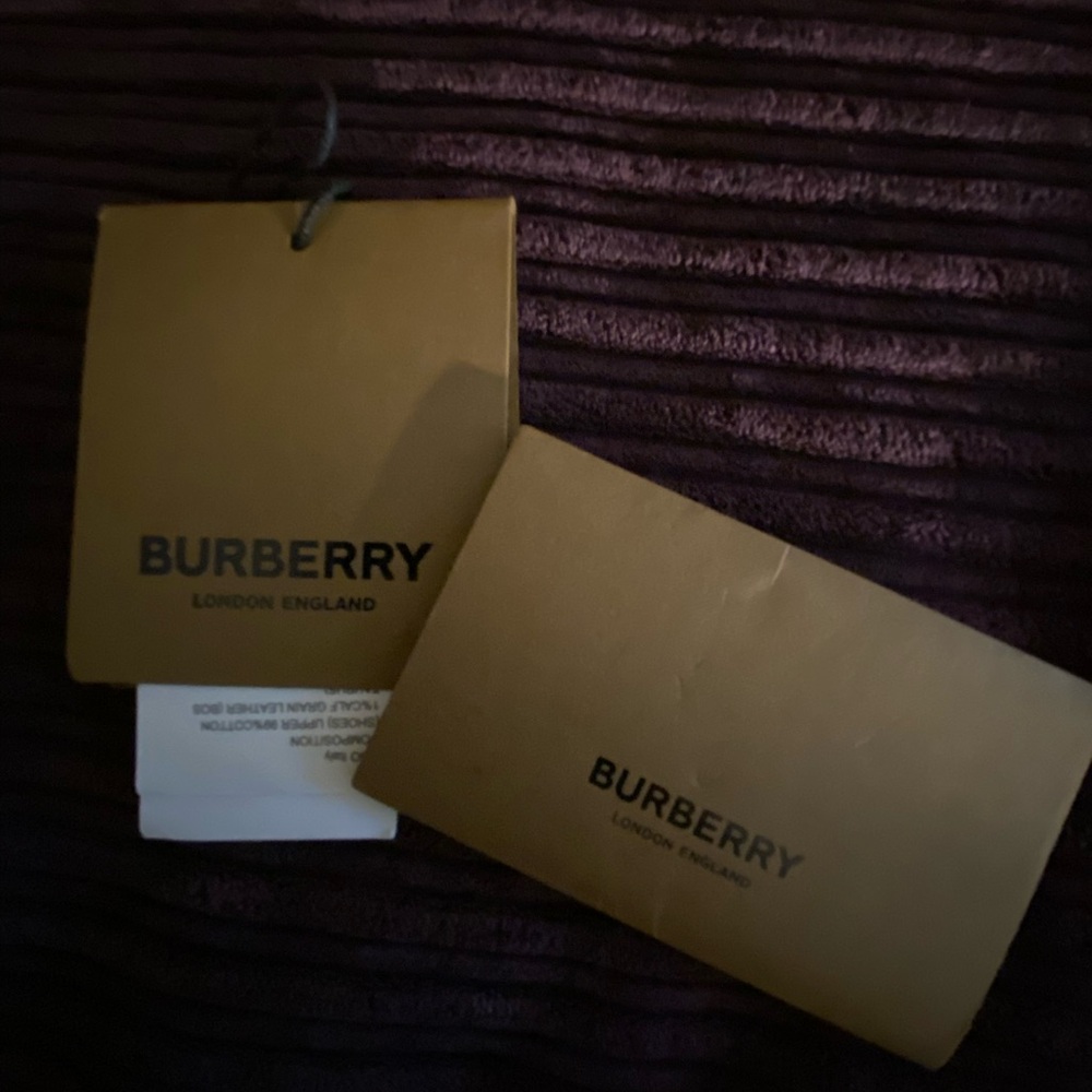I am selling Burberry shoes, they are size 6 in the UK and 40 in EUR